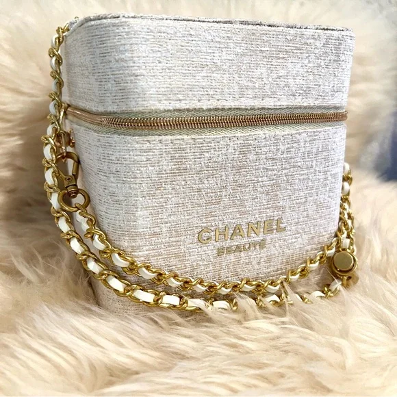 CHANEL Cream and Gold Cosmetic Vanity Bag with Crossbody Chain - Picture 3 of 14